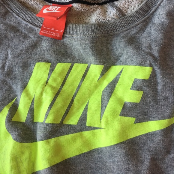 Women’s Nike pullover - Picture 2 of 2